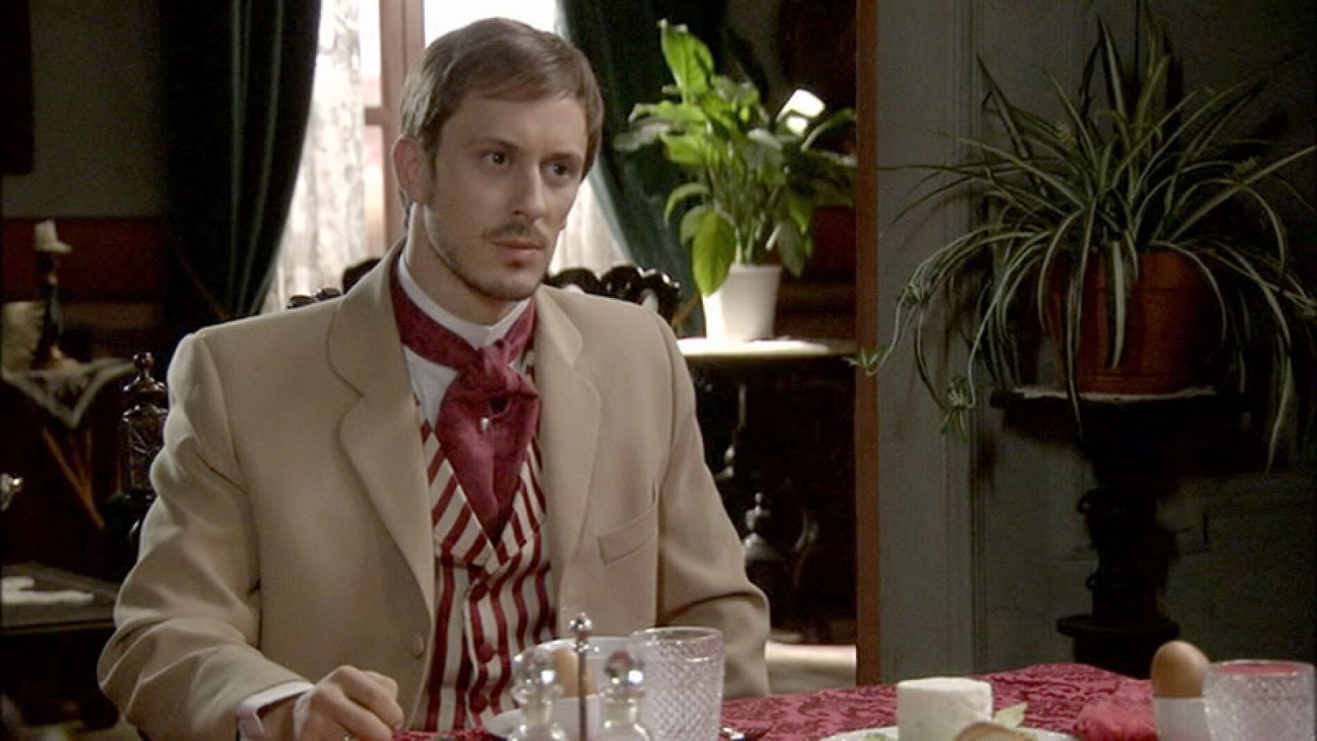 Don Eusebio se averg&uuml;enza de su hijo