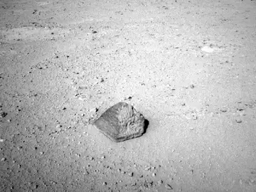 Piedra con forma de pirámide en Marte Piedra con forma de pirámide en Marte