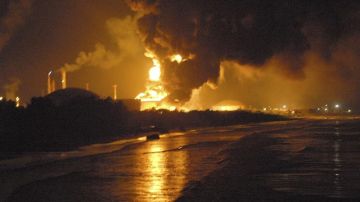 Controlado el incendio a causa de un rayo en una refinería venezolana