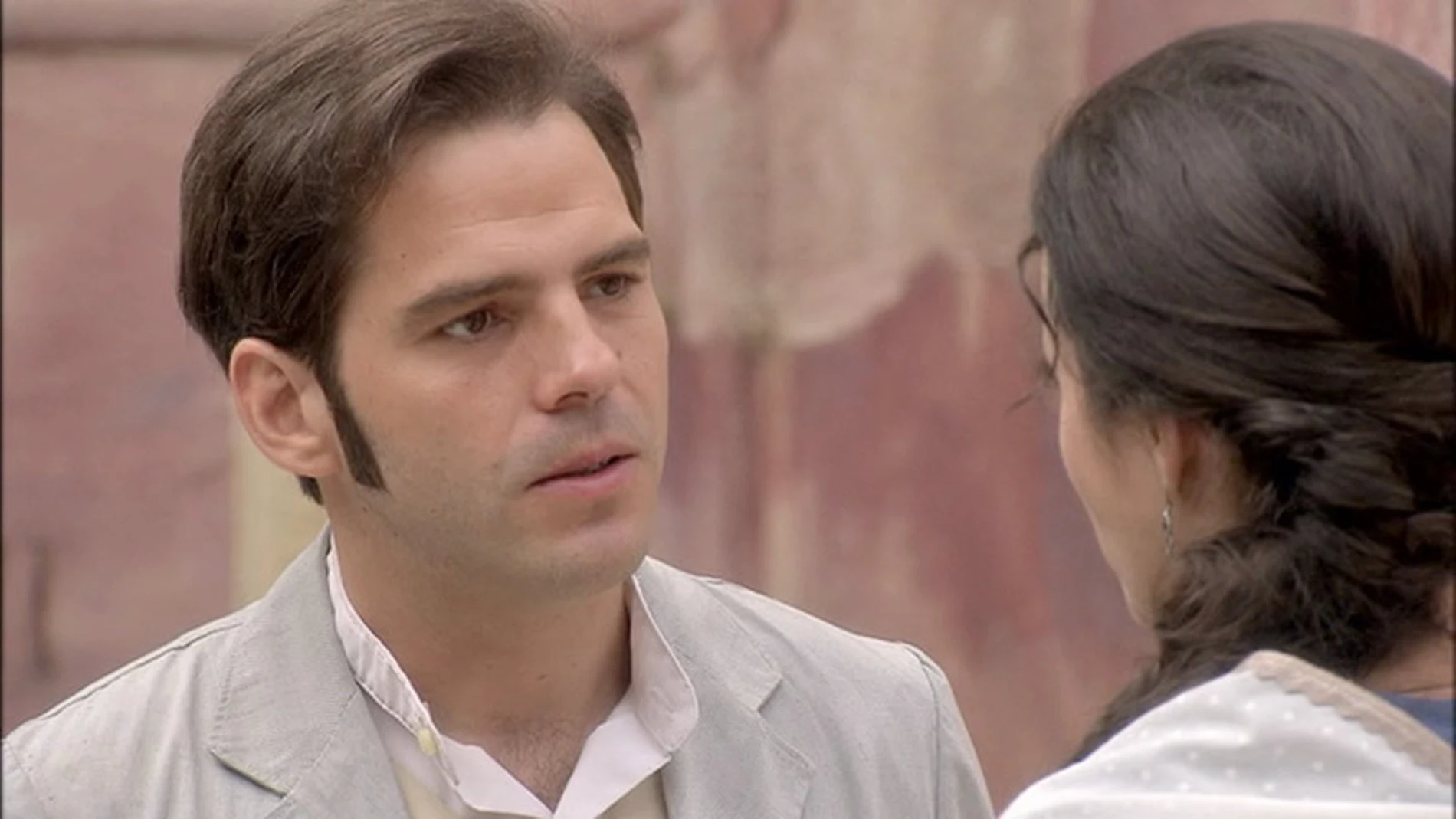 Héctor habla con Sofía de su compromiso