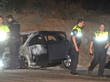 Coche calcinado en Granada