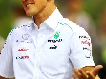 Schumacher, caminando por Singapur