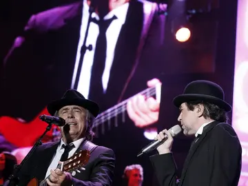 Serrat a la guitarra y Sabina como vocalista Serrat a la guitarra y Sabina como vocalista