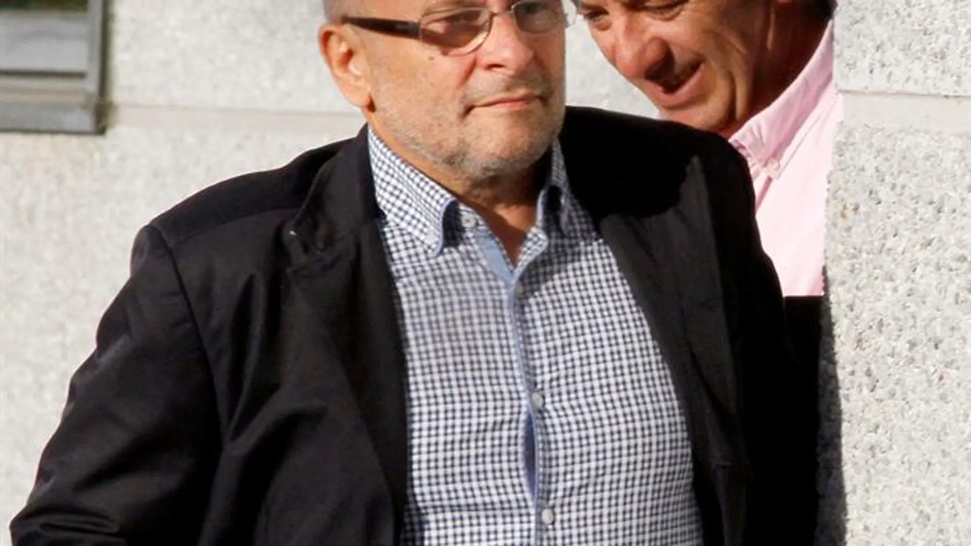 El alcalde de Orense a su llegada al juzgado El alcalde de Orense a su llegada al juzgado