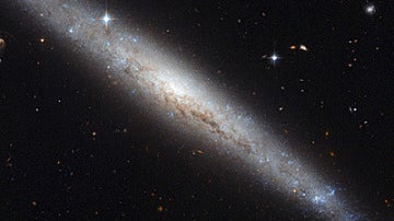 El Hubble retrata a una galaxia espiral cubierta de polvo
