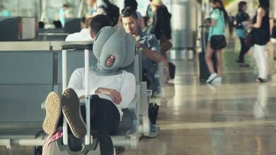 La almohada 'alienígena' que puedes usar en cualquier parte