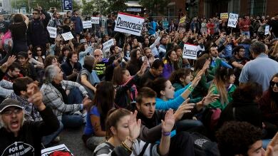 Miles de personas vuelven a manifestarse ante el Congreso