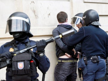 La Policia Nacional identifica a un joven en Pamplona