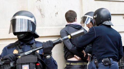 La Policia Nacional identifica a un joven en Pamplona