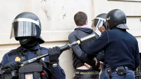La Policia Nacional identifica a un joven en Pamplona La Policia Nacional identifica a un joven en Pamplona