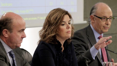 De Guindos, S&aacute;enz de Santamar&iacute;a y Montoro en rueda de prensa