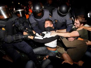 Tres detenidos en el segundo día de protestas ante el Congreso