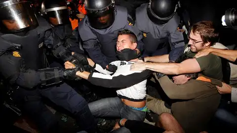Tres detenidos en el segundo día de protestas ante el Congreso Tres detenidos en el segundo día de protestas ante el Congreso