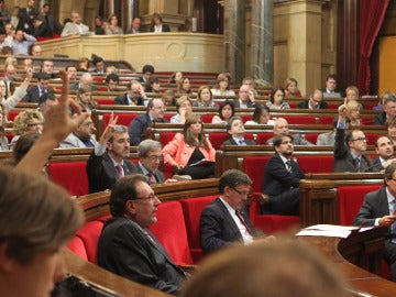 El Parlamento catalán aprueba una propuesta para convocar una consulta soberanista