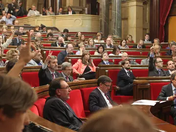 El Parlamento catalán aprueba una propuesta para convocar una consulta soberanista El Parlamento catalán aprueba una propuesta para convocar una consulta soberanista