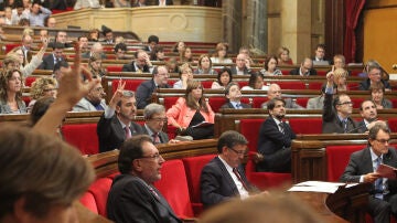 El Parlamento catalán aprueba una propuesta para convocar una consulta soberanista