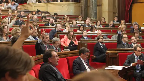 El Parlamento catalán aprueba una propuesta para convocar una consulta soberanista El Parlamento catalán aprueba una propuesta para convocar una consulta soberanista
