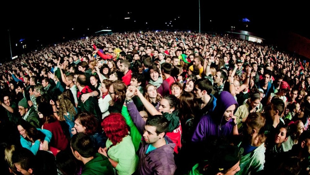 El público viendo a Extremoduro