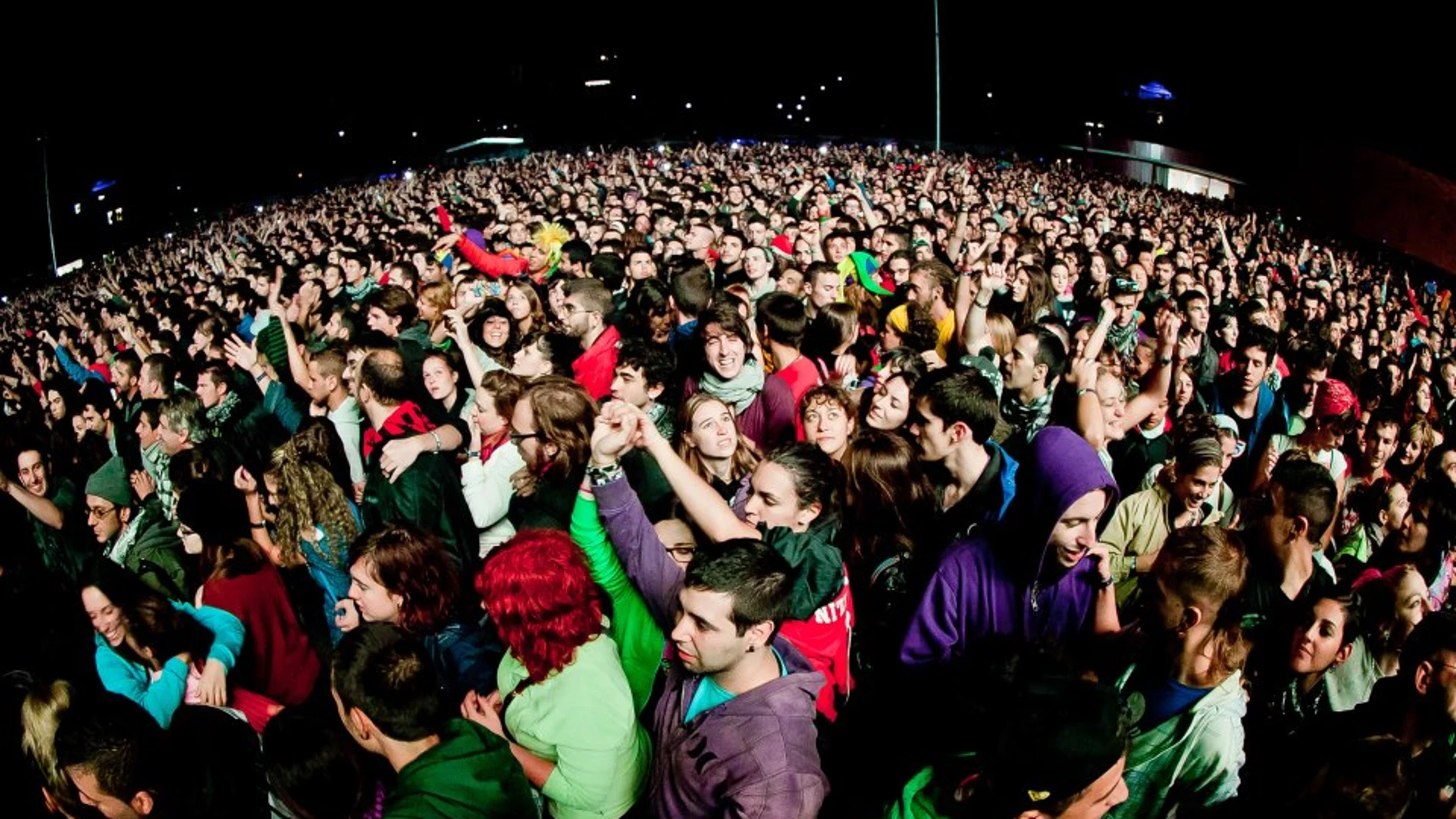 El público viendo a Extremoduro El público viendo a Extremoduro