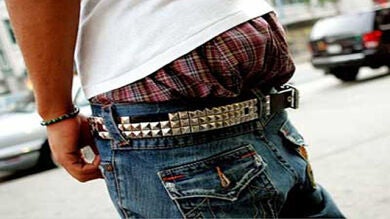 Detienen a varios jóvenes palestinos por llevar pantalones caídos