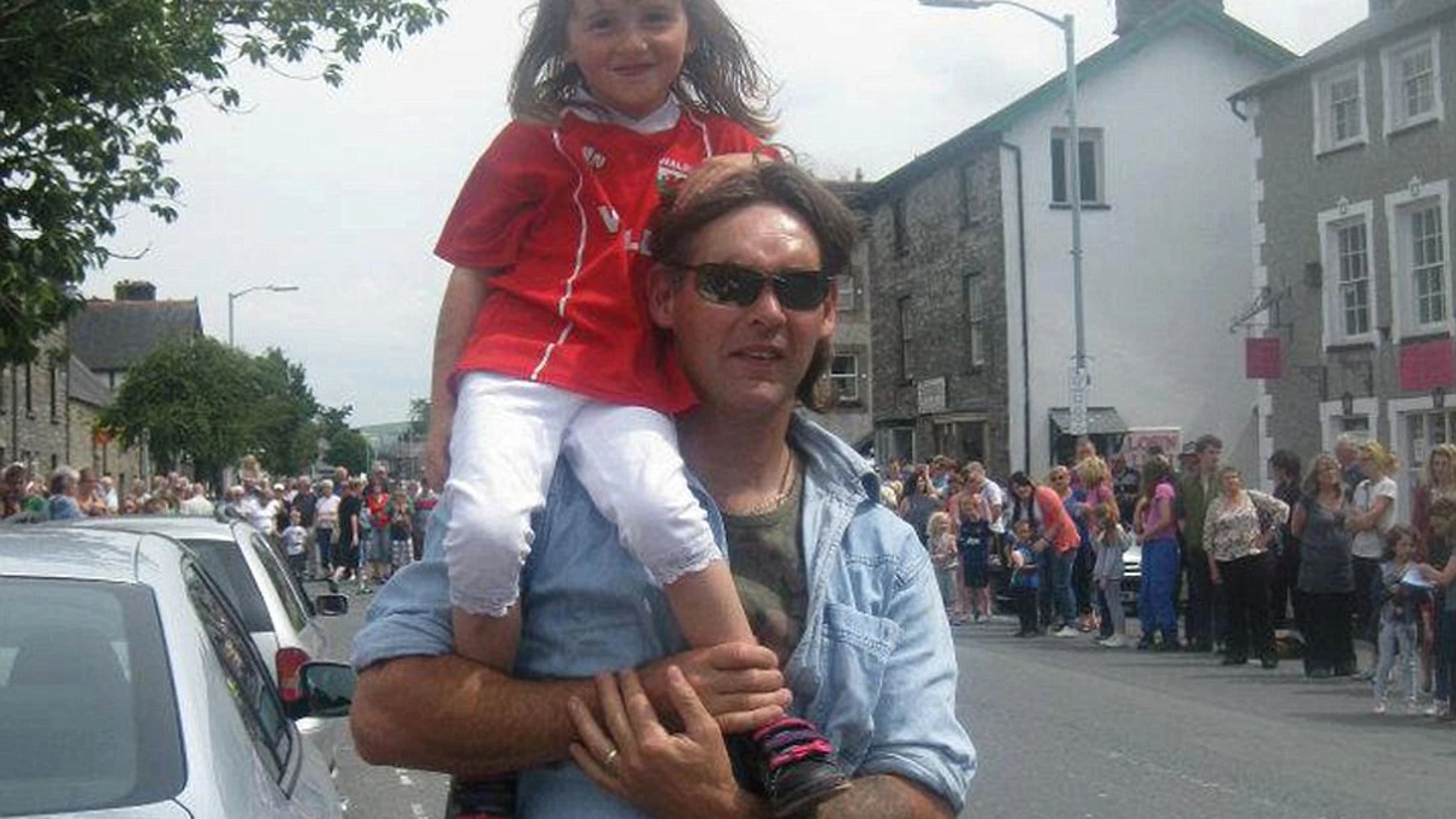April en una foto con su padre April en una foto con su padre