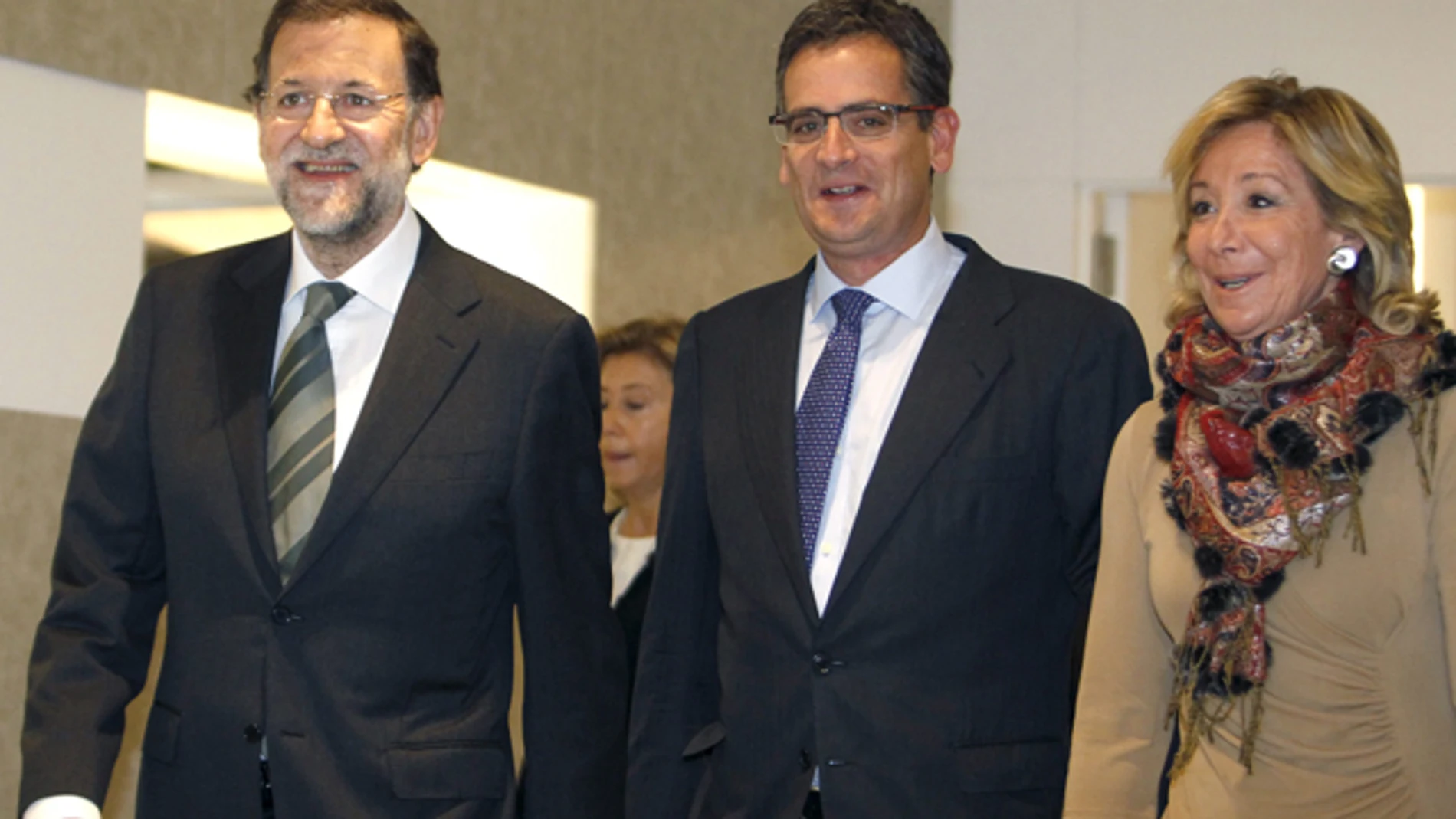 Esperanza Aguirre, junto a Basagoiti y Rajoy Esperanza Aguirre, junto a Basagoiti y Rajoy