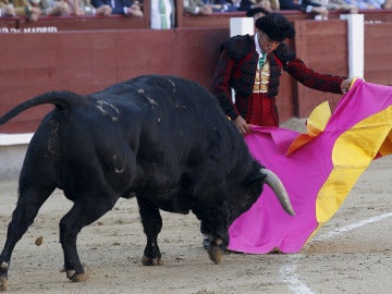 Tarde sin trofeos en la despedida de 'El Fundi'