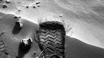 Primera huella del Curiosity en Marte