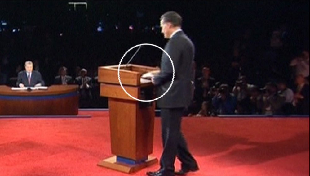 ¿Utiliza Romney una chuleta en el debate electoral?