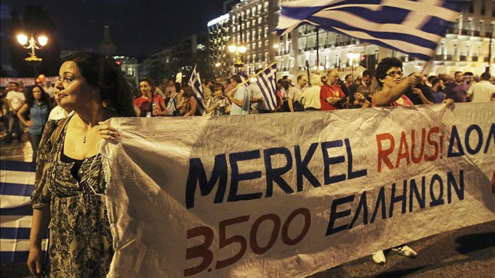 Pancarta en la que se puede leer "Fuera Merkel" durante la manifestación Pancarta en la que se puede leer "Fuera Merkel" durante la manifestación