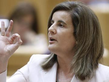 La ministra de Empleo y Seguridad Social, Fátima Báñez, durante su intervención en el Senado