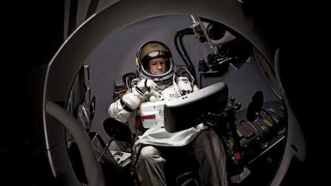 Felix Baumgartner en el interior de la c&aacute;psula