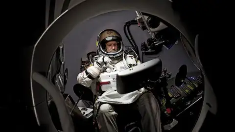 Felix Baumgartner en el interior de la cápsula Felix Baumgartner en el interior de la cápsula