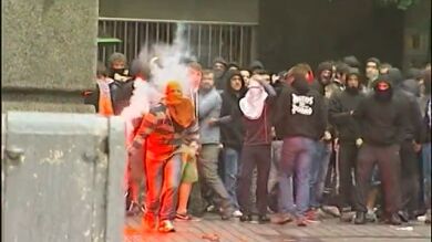 Cargas policiales contra grupos antifascistas en el centro de Bilbao