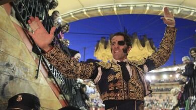 Padilla abre la Puerta Grande de Zaragoza en el día de la Virgen del Pilar
