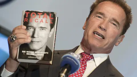 Arnold Schwarzenegger presenta sus memorias Arnold Schwarzenegger presenta sus memorias