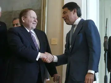 Adelson con Ignacio González, presidente de la Comunidad de Madrid Adelson con Ignacio González, presidente de la Comunidad de Madrid