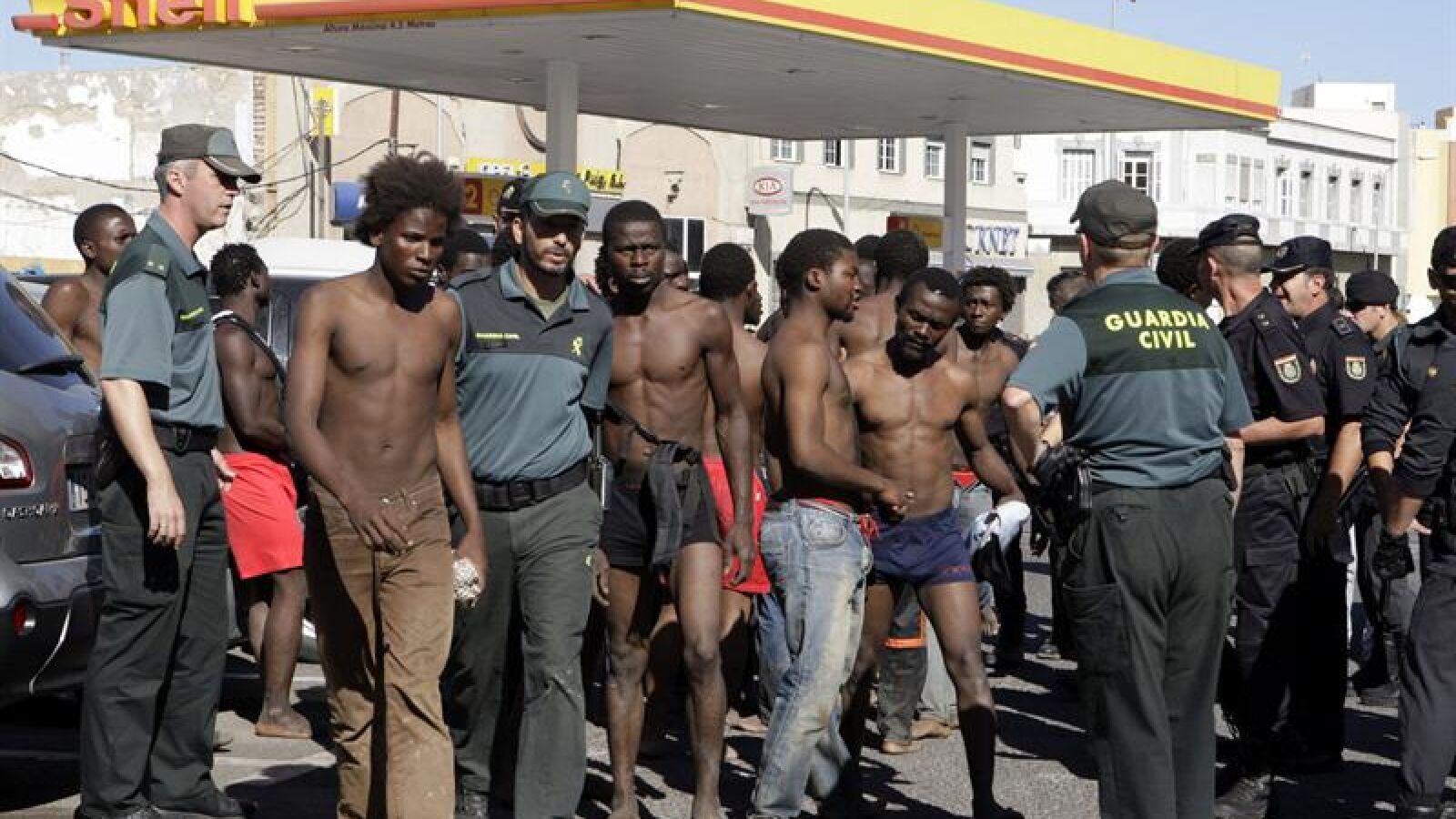 Decenas de inmigrantes consiguen entrar en Melilla tras saltar la valla fronteriza