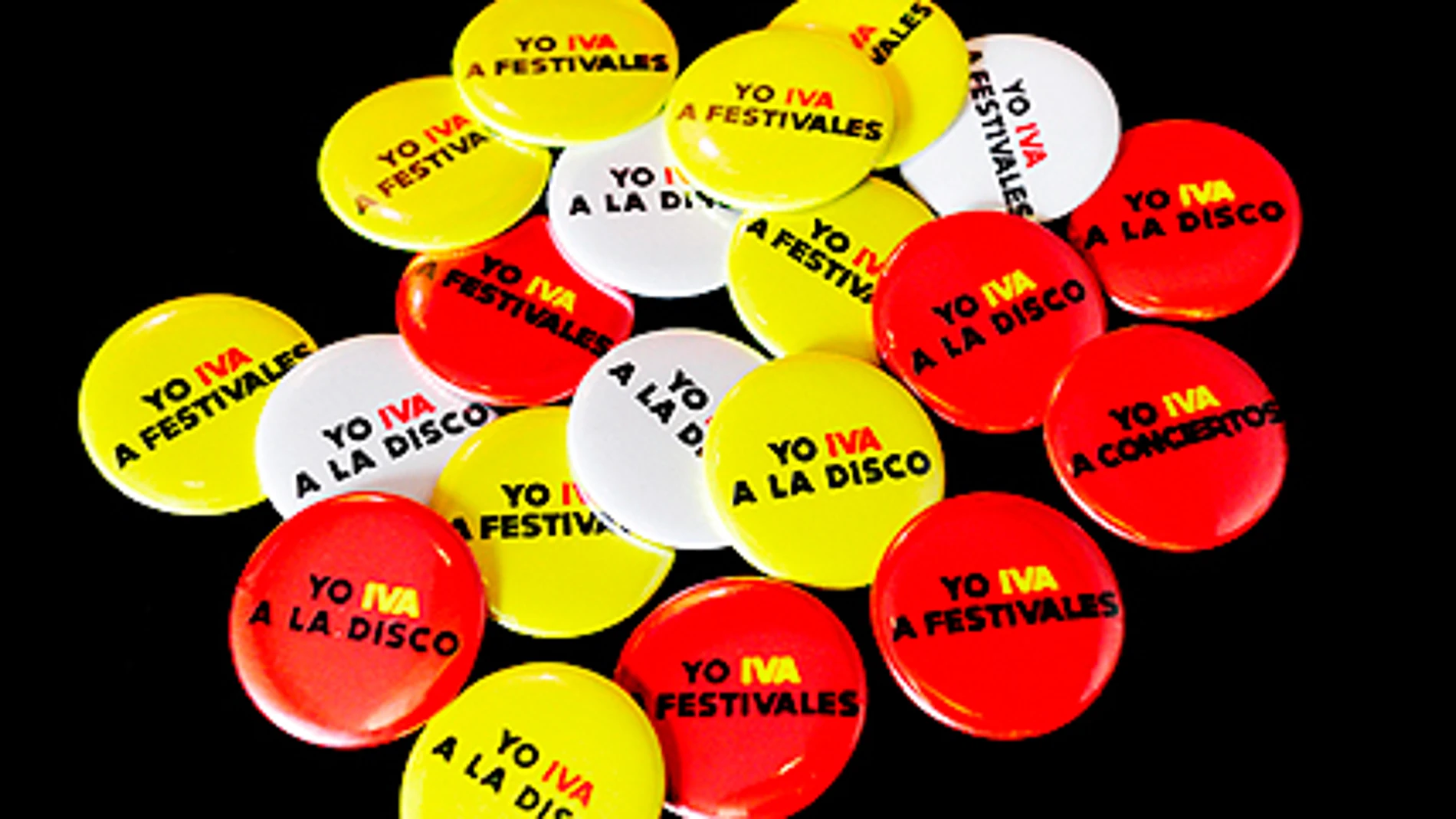 Chapas de la campaña "Yo 'IVA' a...", promovida por el sector del espectáculo Chapas de la campaña "Yo 'IVA' a...", promovida por el sector del espectáculo