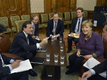 Rajoy mantiene un encuentro con Merkel en Bucarest
