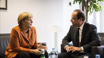 Angela Merkel y François Hollande se reúnen en el marco del Consejo Europeo