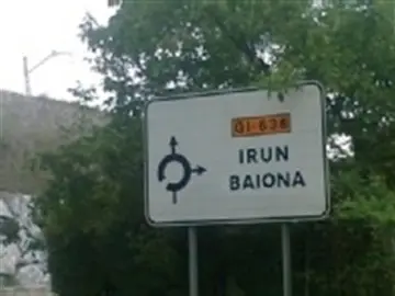 Señalización en una carretera guipuzcoana Señalización en una carretera guipuzcoana