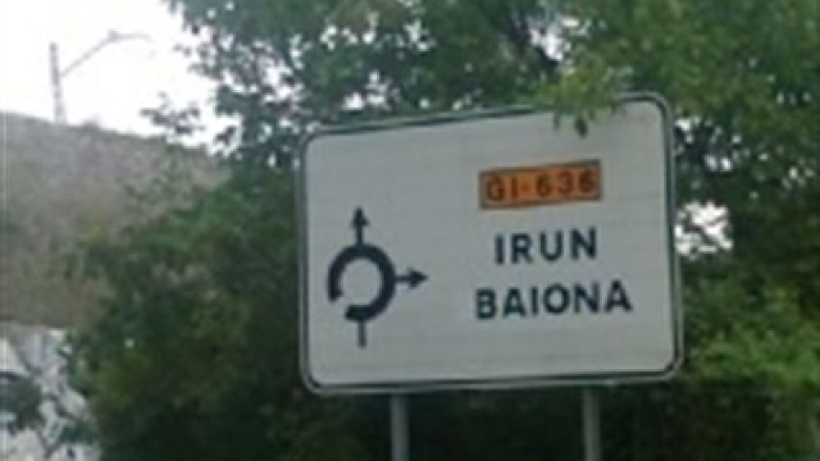 Bildu cambia los carteles de 'Francia' por 'Baiona' en las carreteras guipuzcoanas
