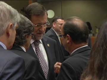 Mariano Rajoy conversa con el presidente francés, François Hollande