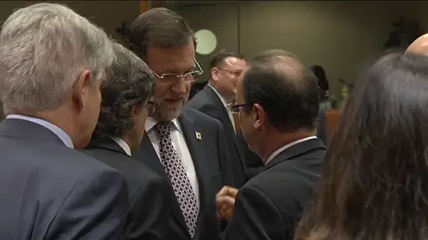 Mariano Rajoy conversa con el presidente francés, François Hollande Mariano Rajoy conversa con el presidente francés, François Hollande