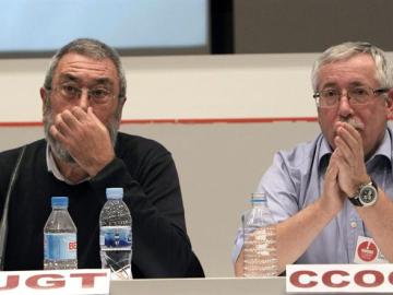 El secretario general de UGT, Cándido Méndez, y el de CC.OO, Ignacio Fernández Toxo.