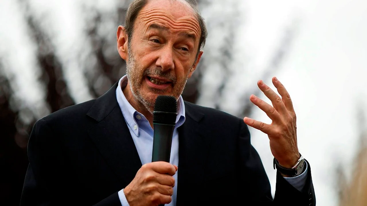 Rubalcaba en un mitin Rubalcaba en un mitin