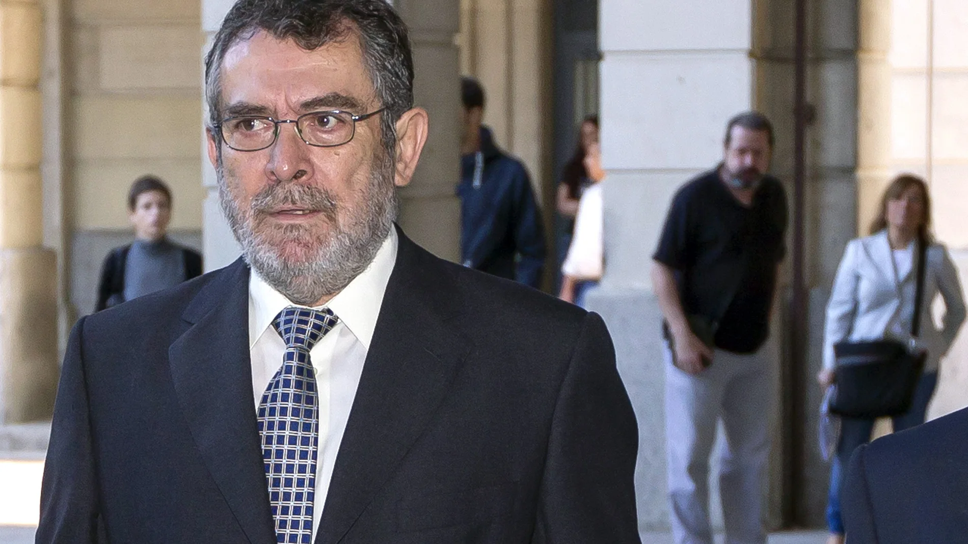 El jurado popular ha declarado hoy culpables de cohecho a tres de los acusados en el juicio por la petición de comisiones en Mercasevilla El jurado popular ha declarado hoy culpables de cohecho a tres de los acusados en el juicio por la petición de comisiones en Mercasevilla