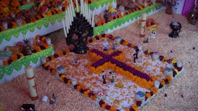 'El Día de los Muertos' una tradición tétrica y colorida con olor a incienso