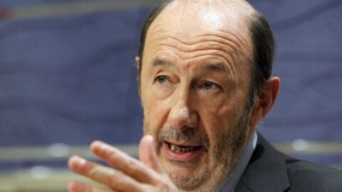 Rubalcaba despeja las dudas sobre su posible dimisi&oacute;n